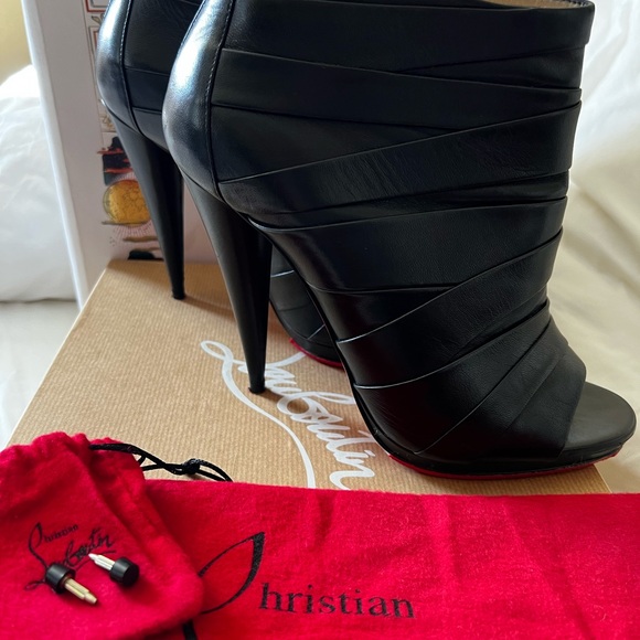 *SOLD*Christian Louboutin Drapicone Leather Heels 👠 - Picture 7 of 13